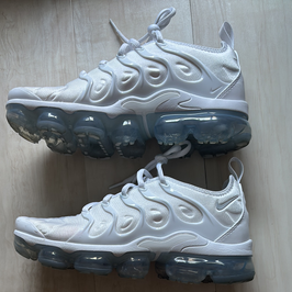 ナイキ エアヴェイパーマックス プラス "ホワイト/ピュアプラチナム"