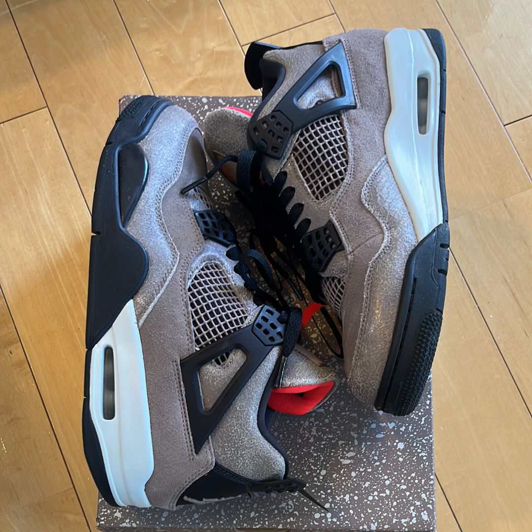 Nike Air Jordan 4 "Taupe Haze"   