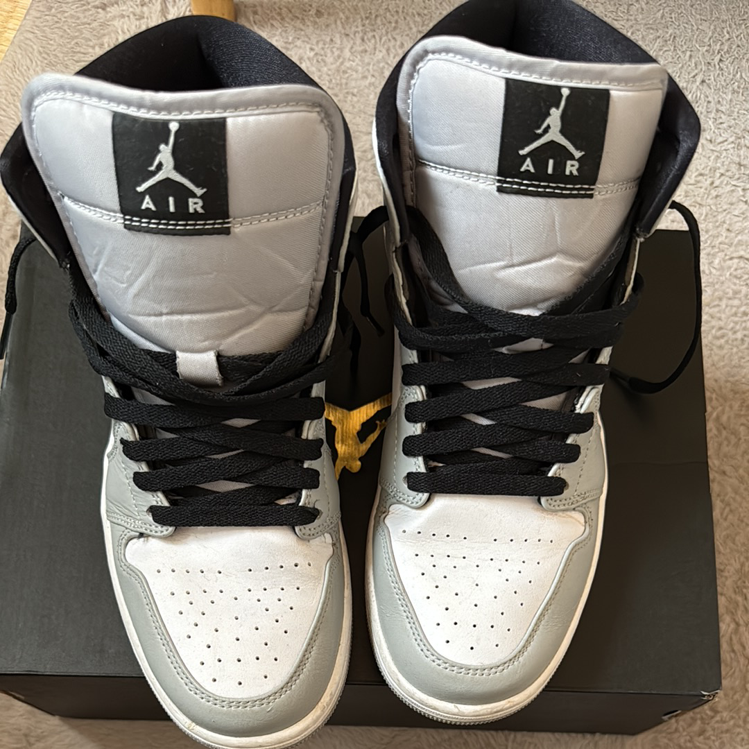 Nike Air Jordan 1 Mid "Light Smoke Grey/White/Black"