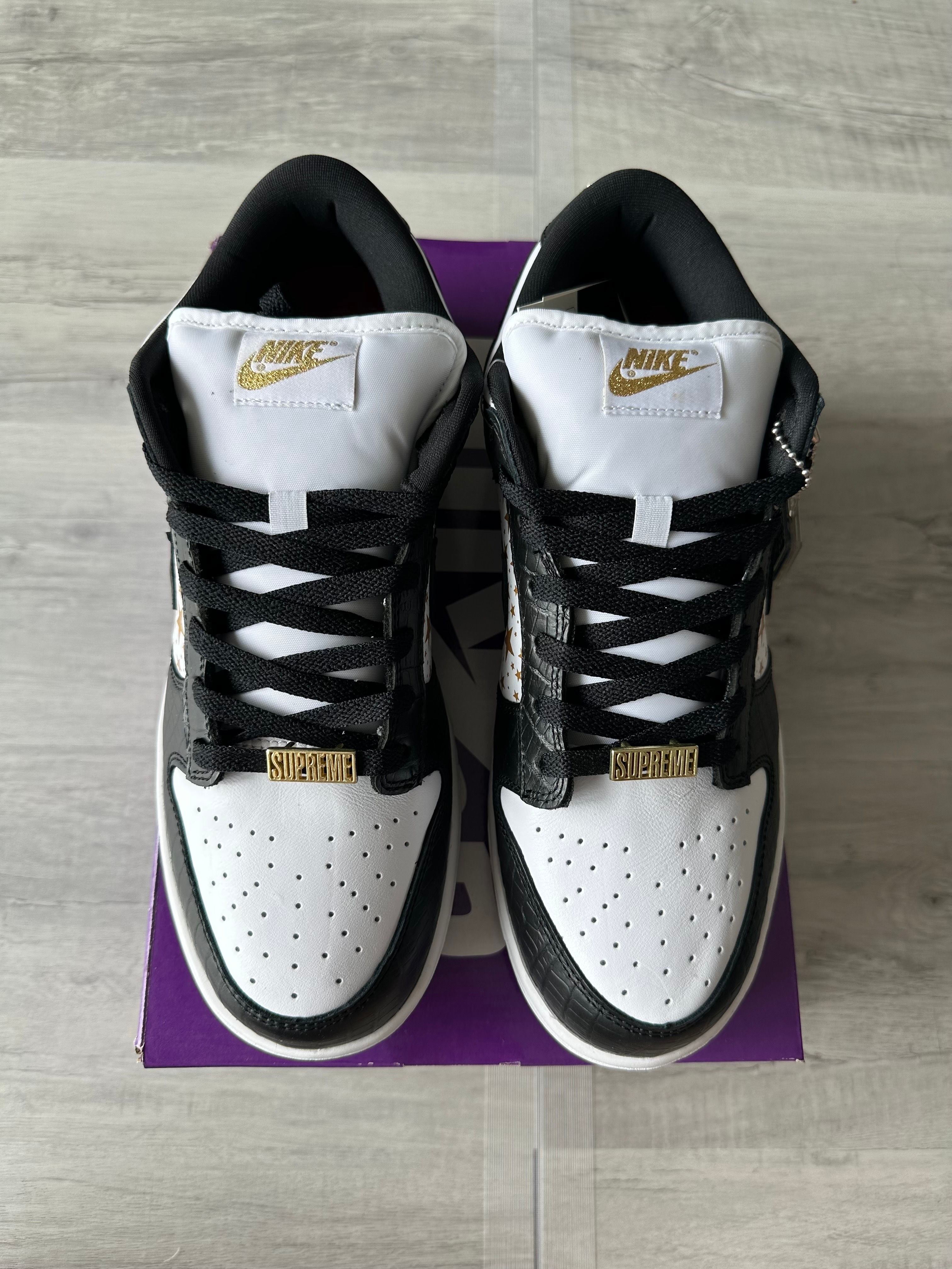 【未着用27.5】シュプリーム ナイキダンクロー 白黒星 Supreme × Nike SB Dunk Low OG QS Gold Stars 