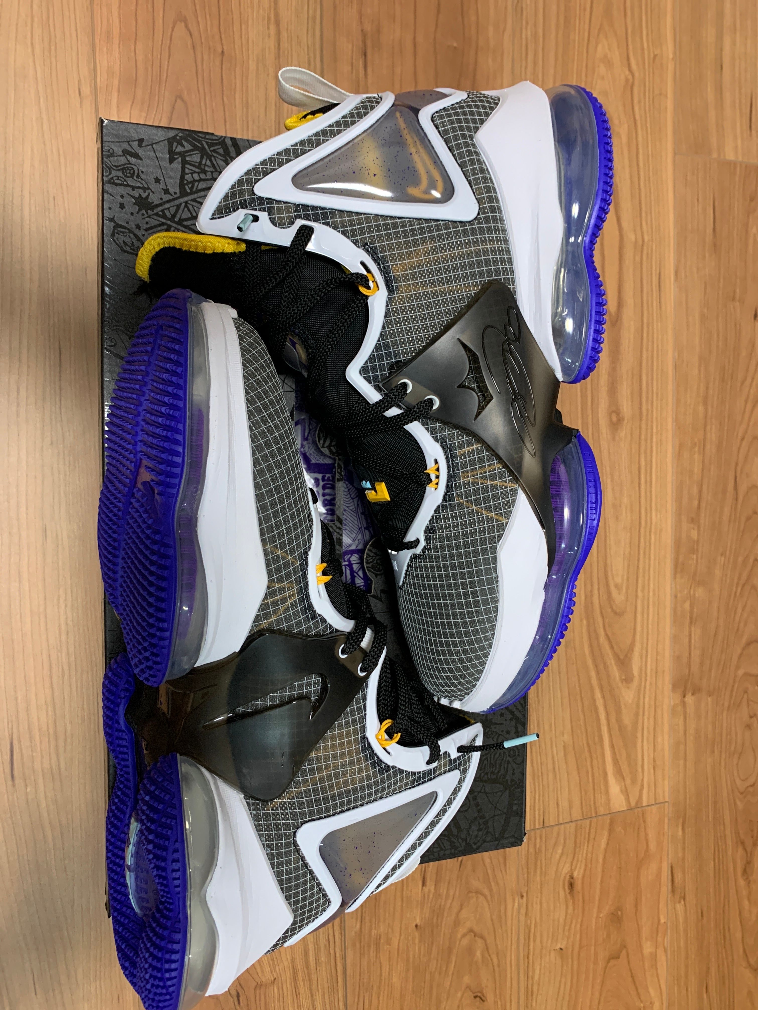Nike LeBron 19 "Graduate"