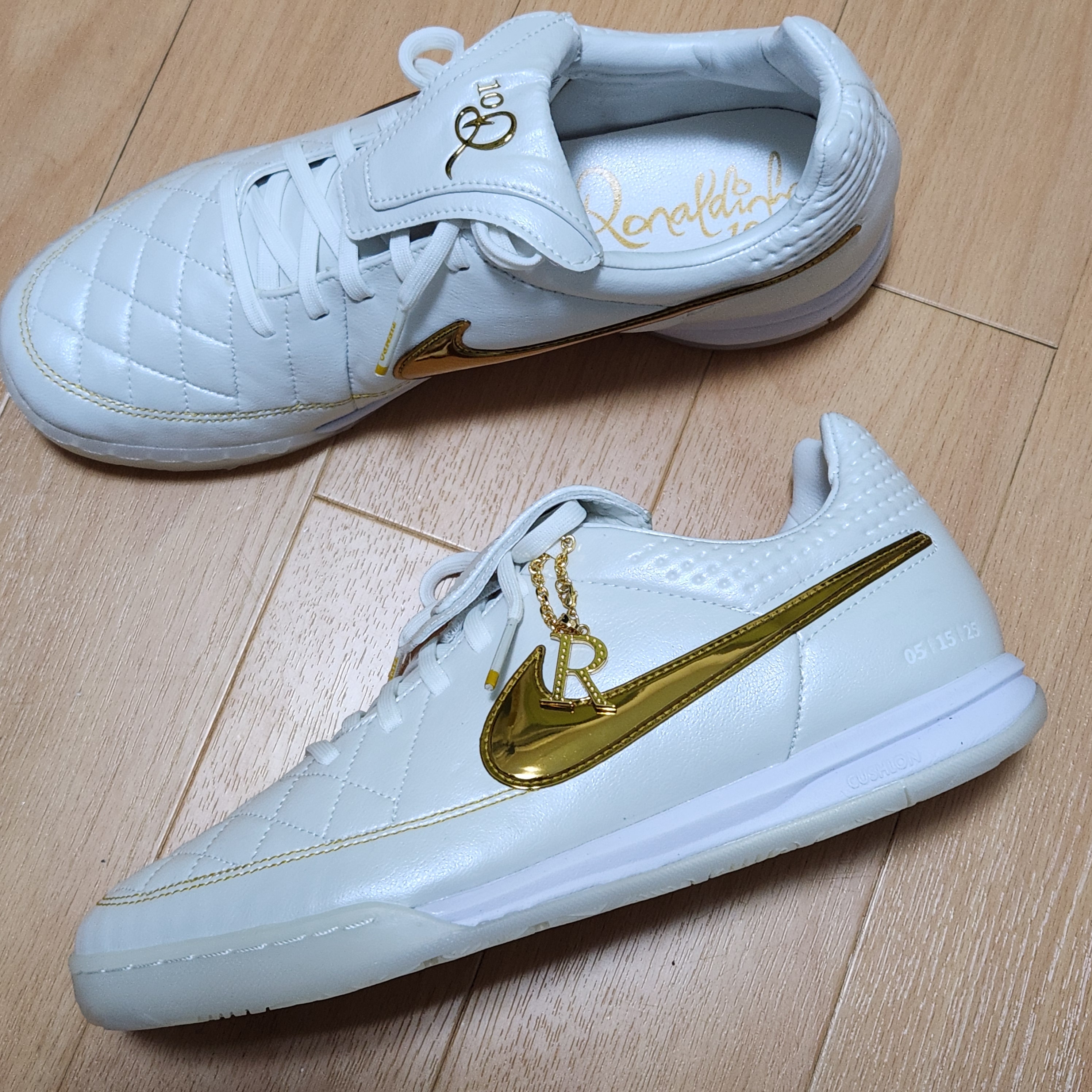 ロナウジーニョ × ナイキ ティエンポ レジェンド 