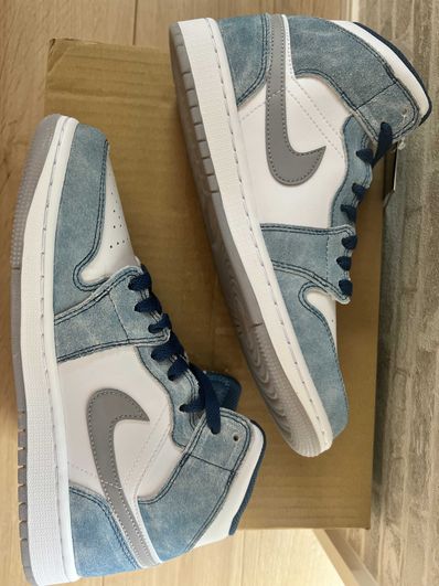 Nike Air Jordan 1 Mid SE "White/Hyper Royal/Red"