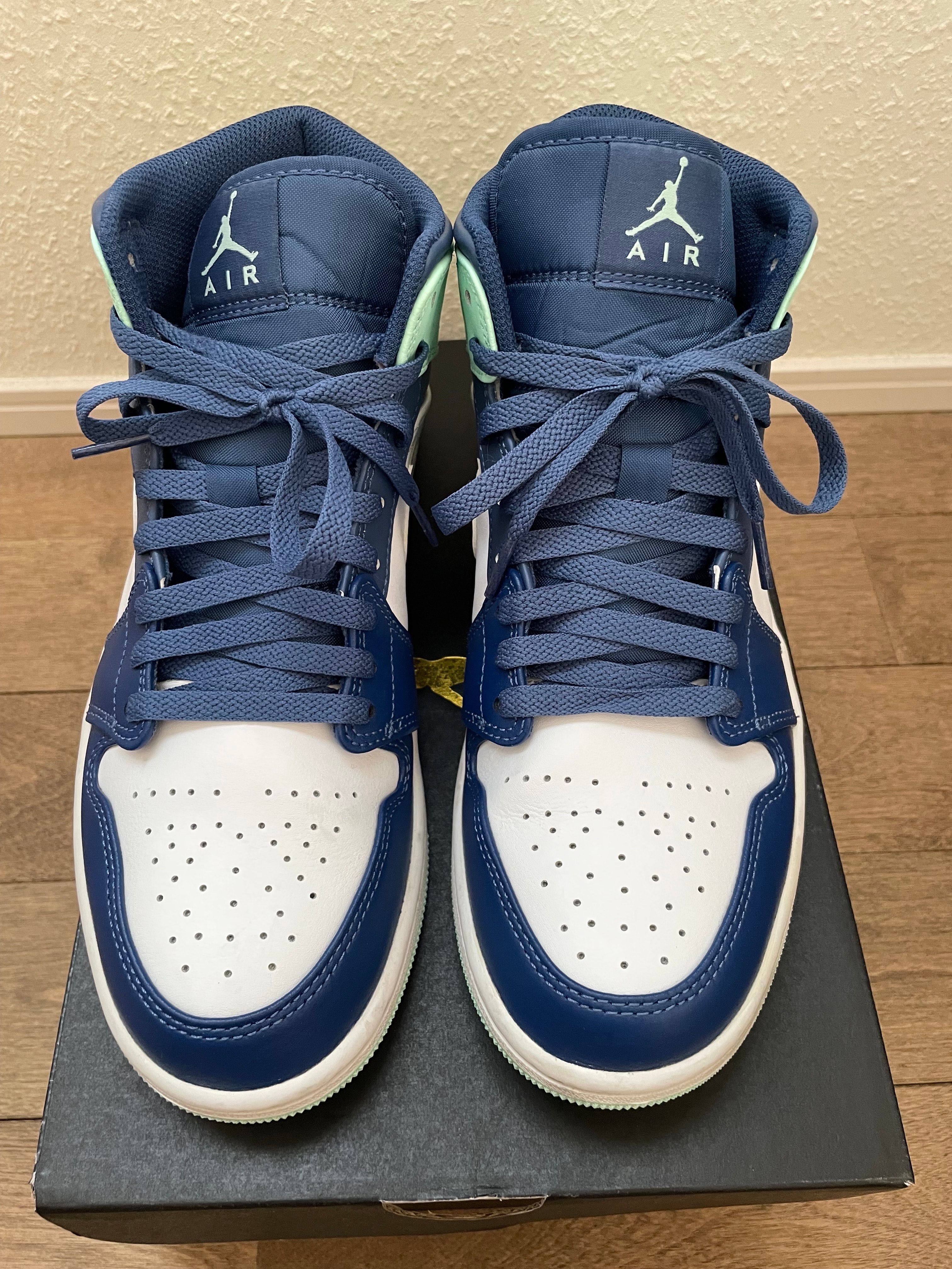 Nike Air Jordan 1 Mid "Blue Mint"