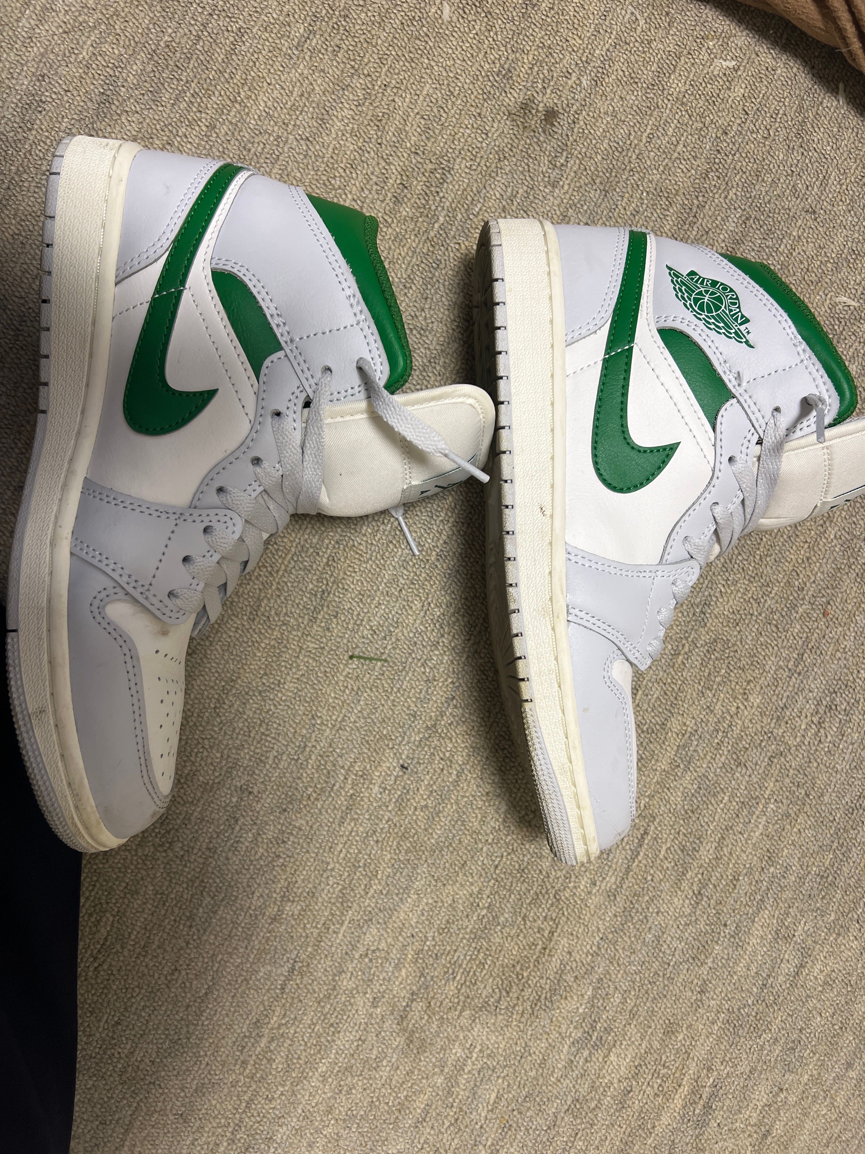 Nike GS Air Jordan 1 Mid SE "White Pine Green Smoke Grey"
