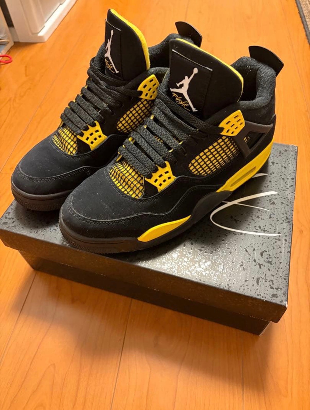 Nike Air Jordan 4 Retro "Thunder"(2023)
