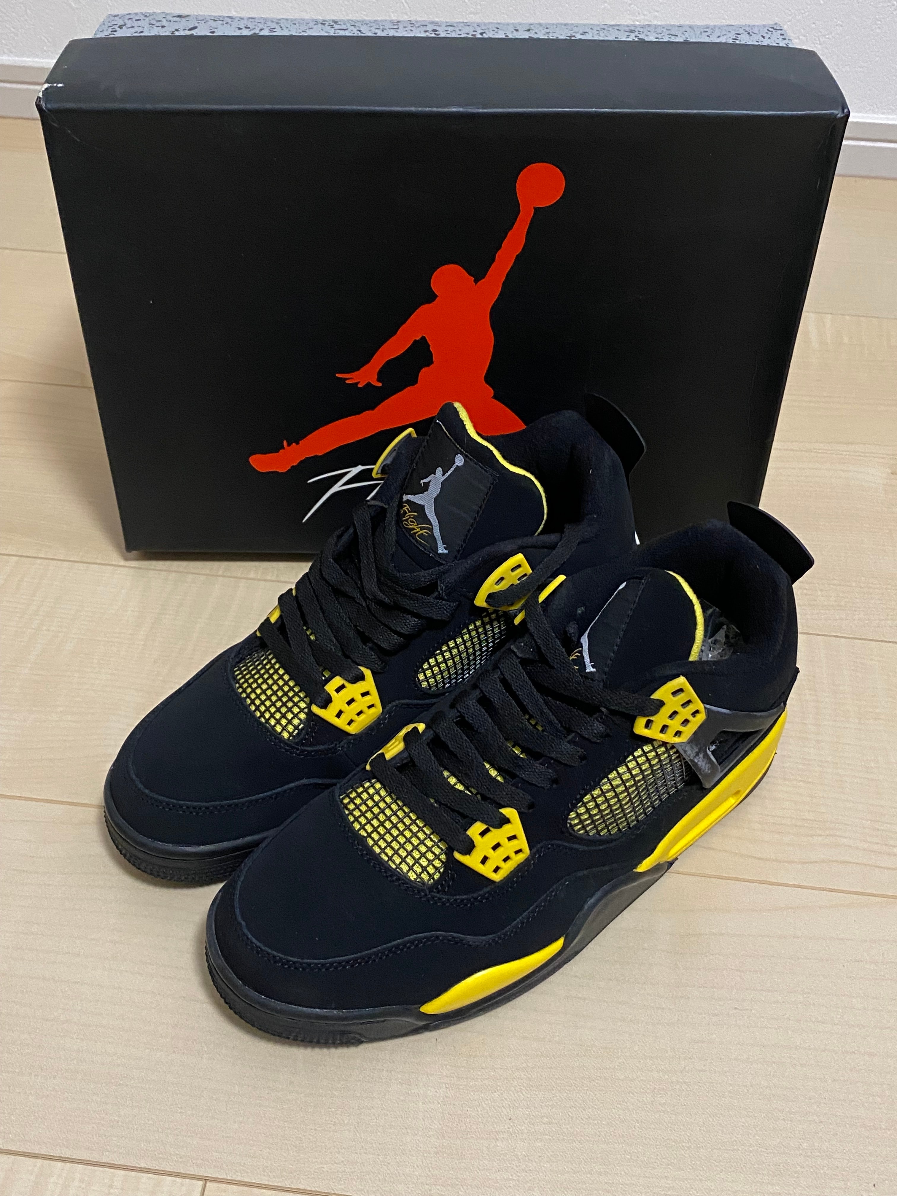 シューズ(男性用) Air Jordan 4 Retro Thunder (2012) Amazon.co.jp: AIR JORDAN 4 RETRO 'THUNDER 2012 RELEASE' - 308497