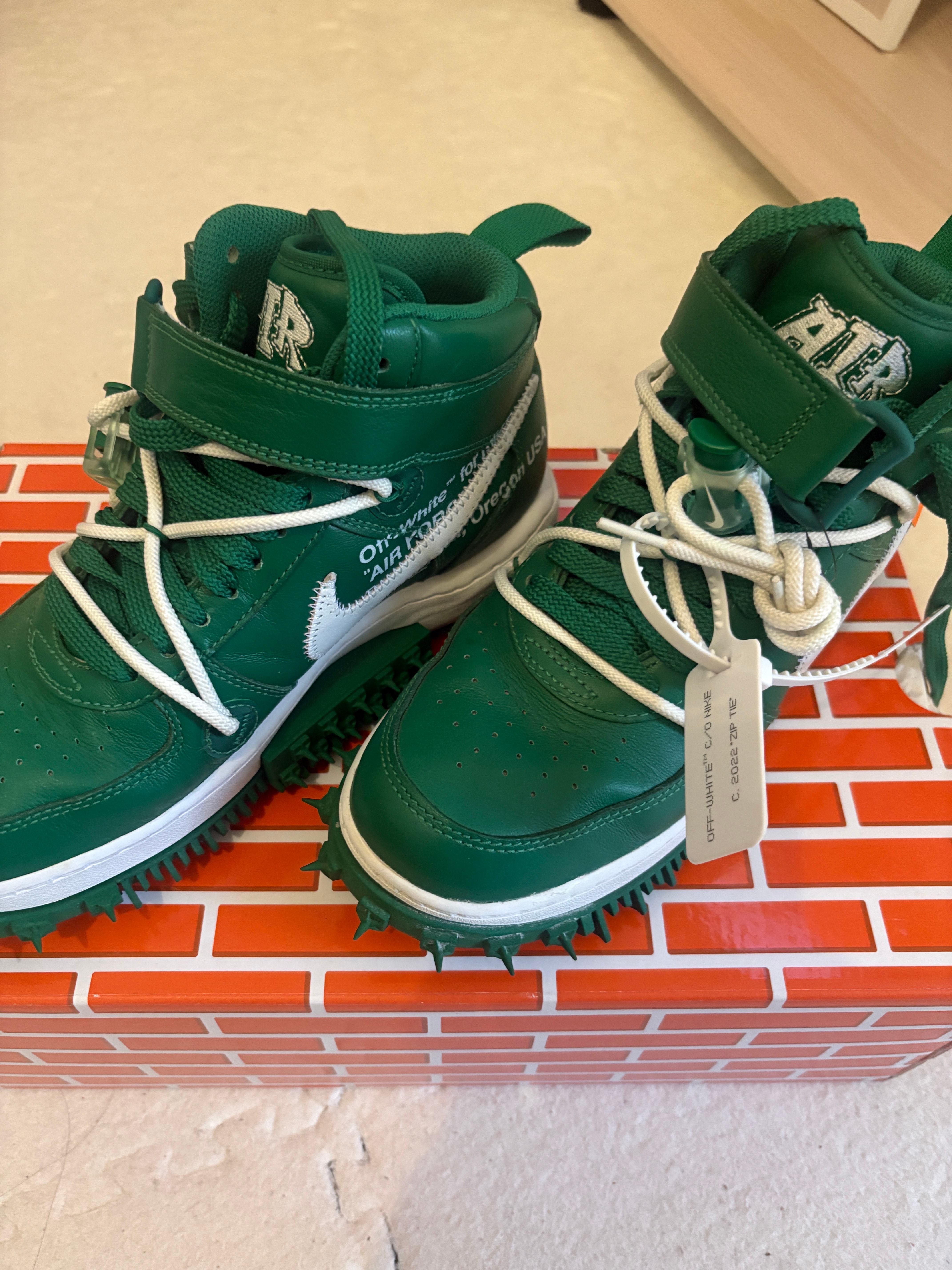Off-White × Nike Air Force 1 Mid SP LTHR "Pine Green"