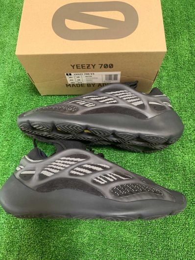 adidas YEEZY 700V3 "Alvah"