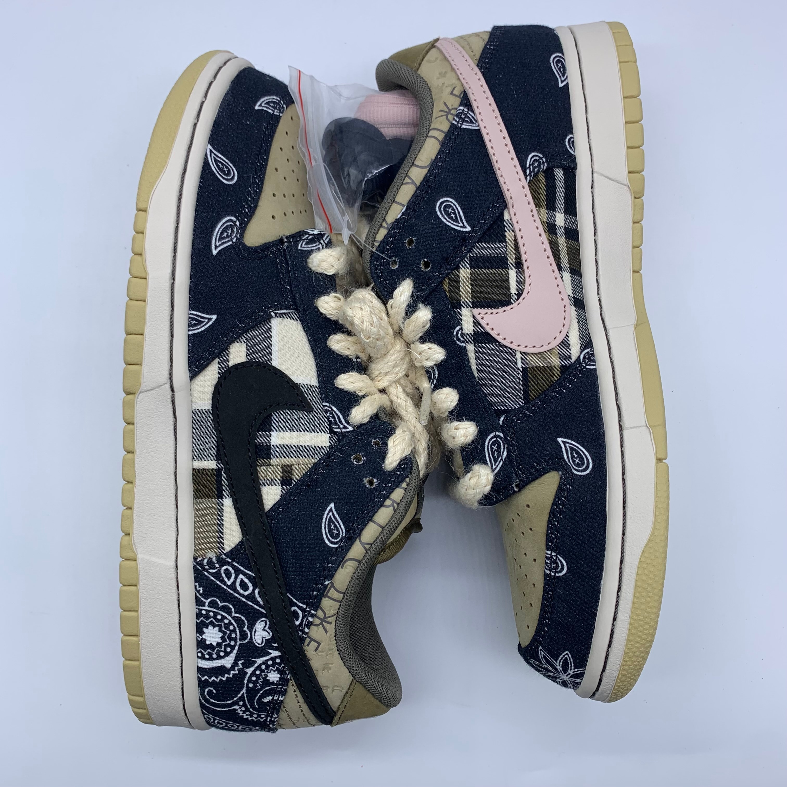 Travis Scott × Nike SB Dunk Low "Black/Parachute Beige"