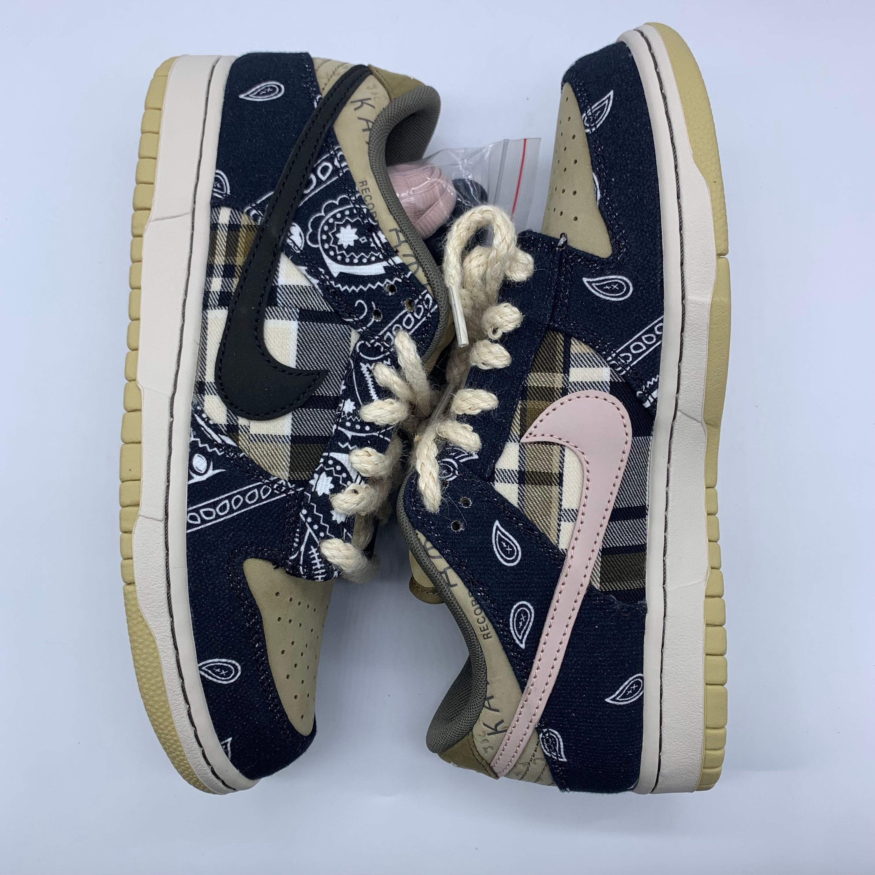 Travis Scott × Nike SB Dunk Low "Black/Parachute Beige"