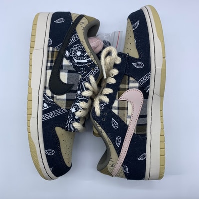 Travis Scott × Nike SB Dunk Low "Black/Parachute Beige"