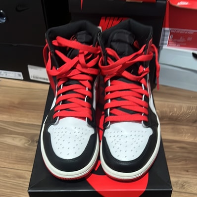 Nike Air Jordan 1 Retro High "Track Red"