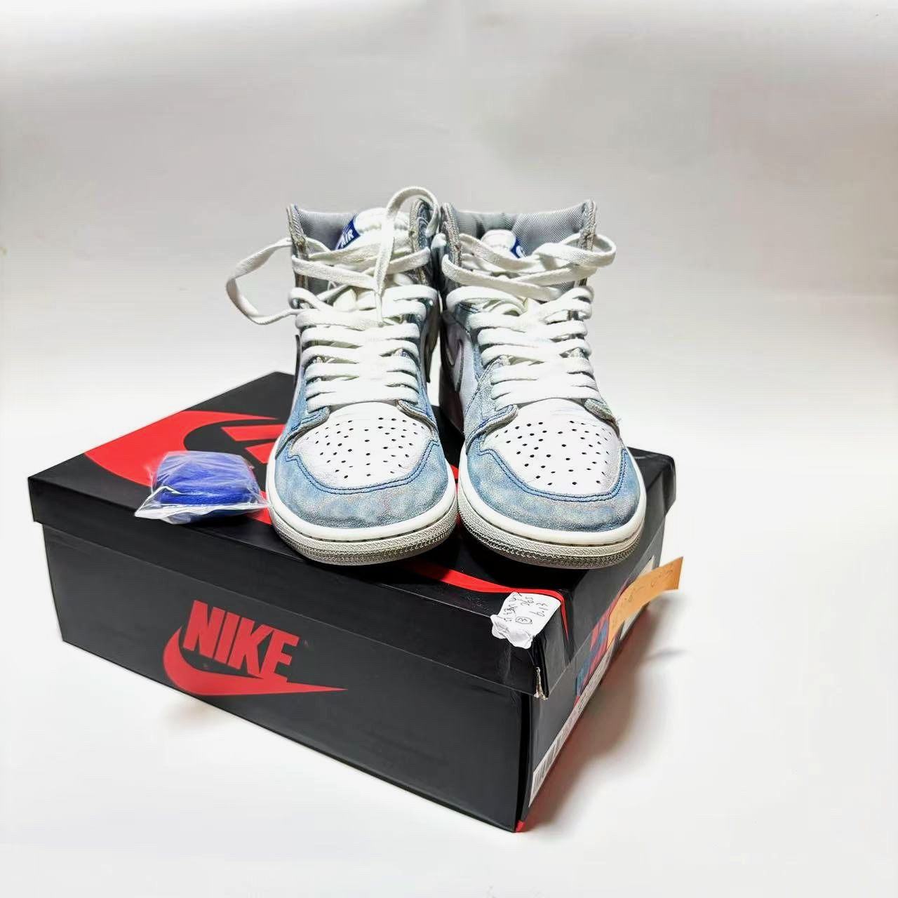 Nike Air Jordan 1 High OG "Hyper Royal"