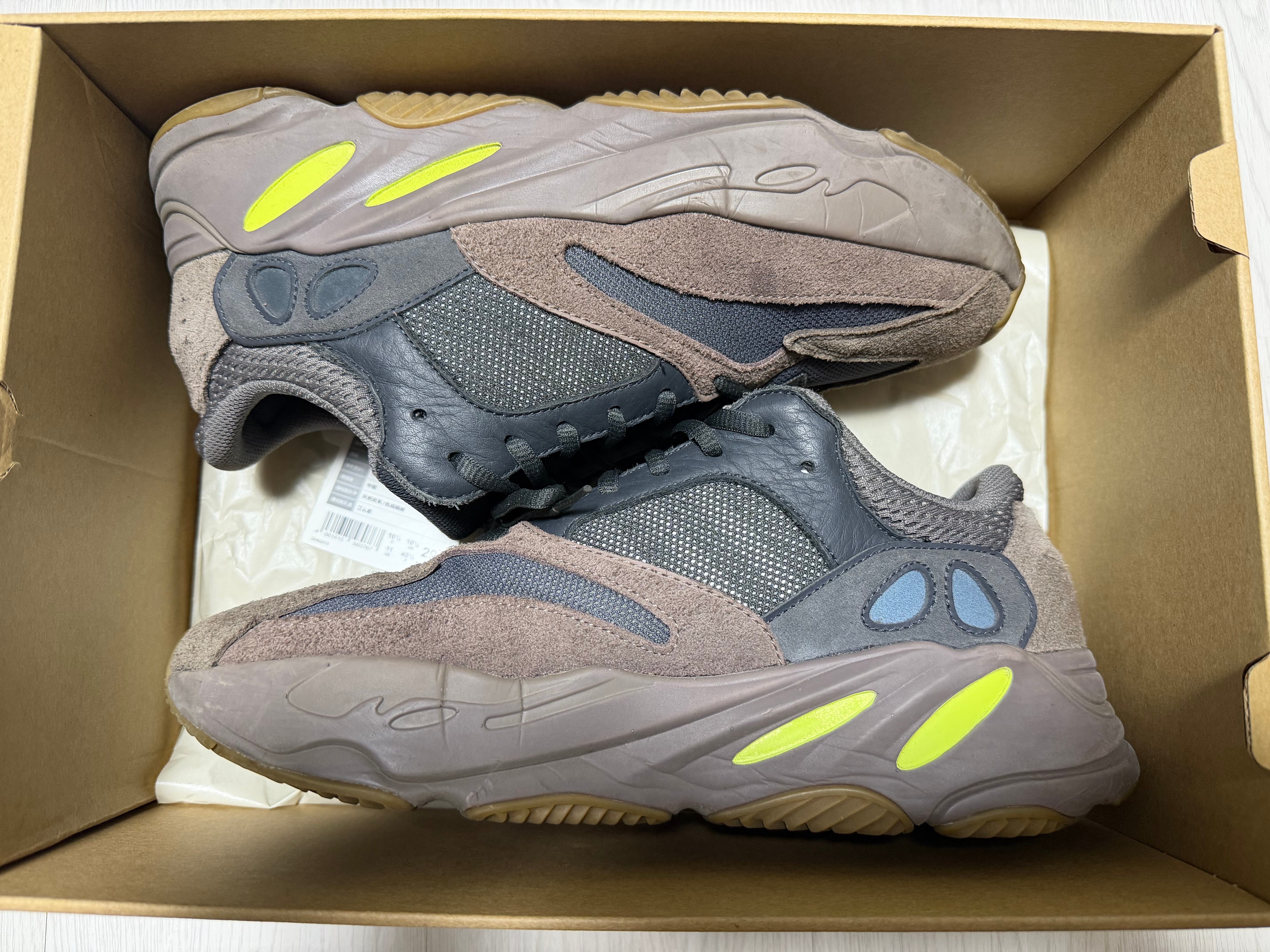YEEZY BOOST 700 WAVE RUNNER DARK GREY