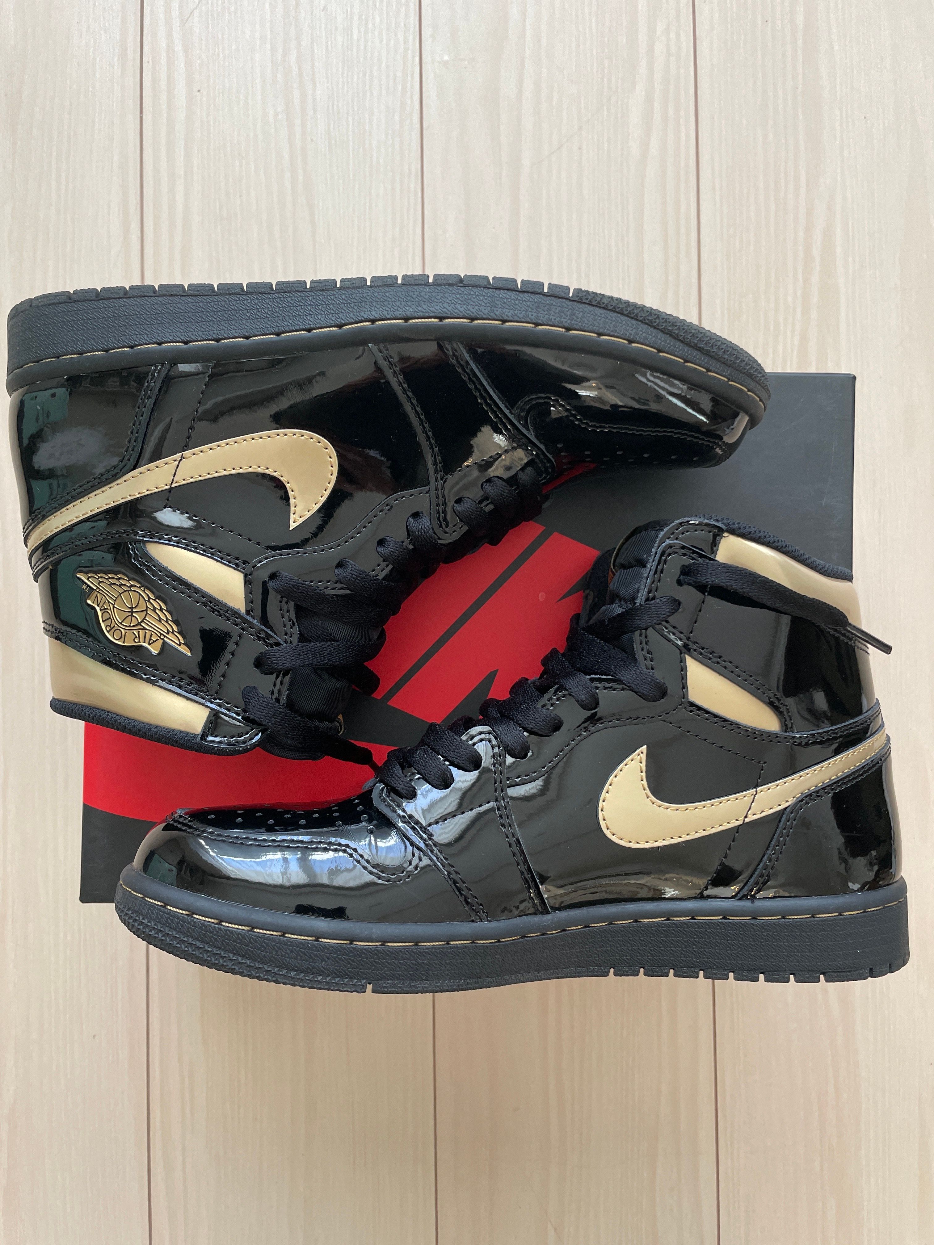 Nike Air Jordan 1 High OG "Black-Metalic Gold"