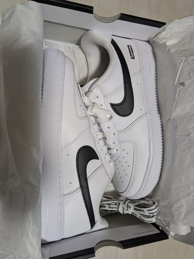 Supreme × Nike Air Force 1 Low "White/Black"