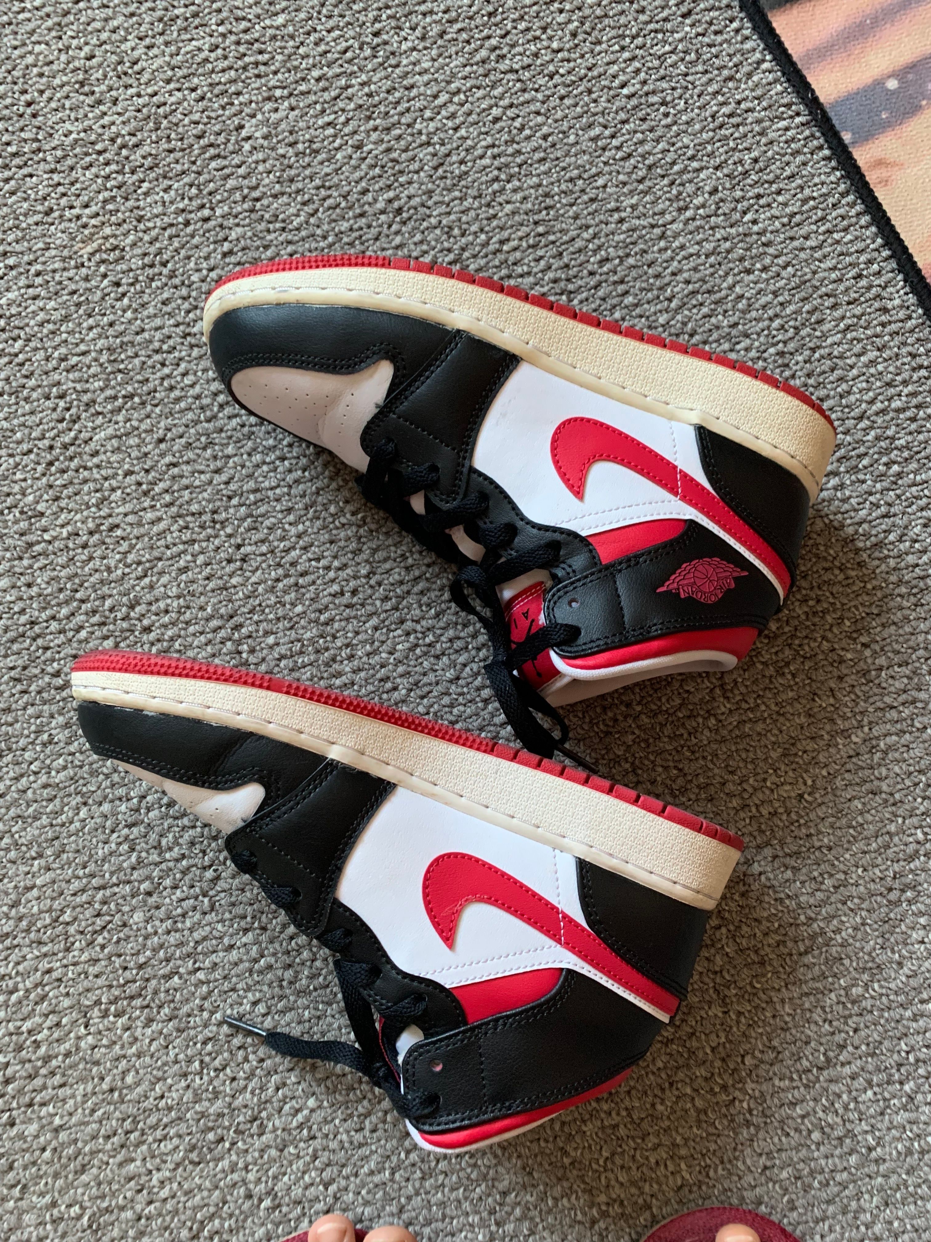 Nike GS Air Jordan 1 Mid "Black Berry"