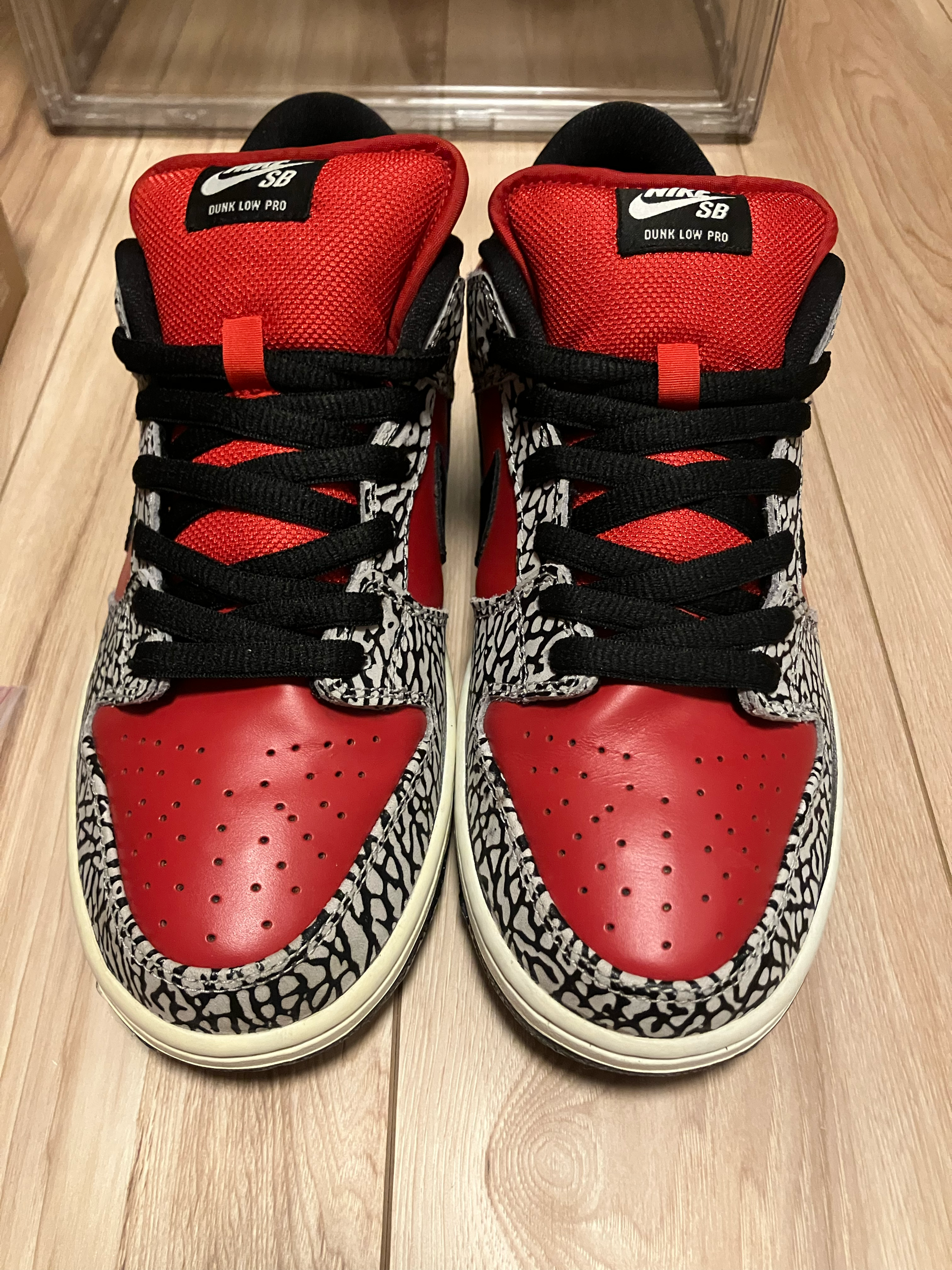 Supreme × Nike SB Dunk Low "Red Cement"(2012)