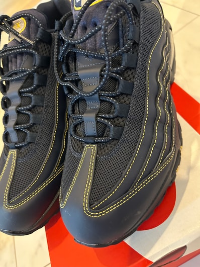 Nike Air Max 95 OG Big Bubble "Obsidian/Varsity Maize"