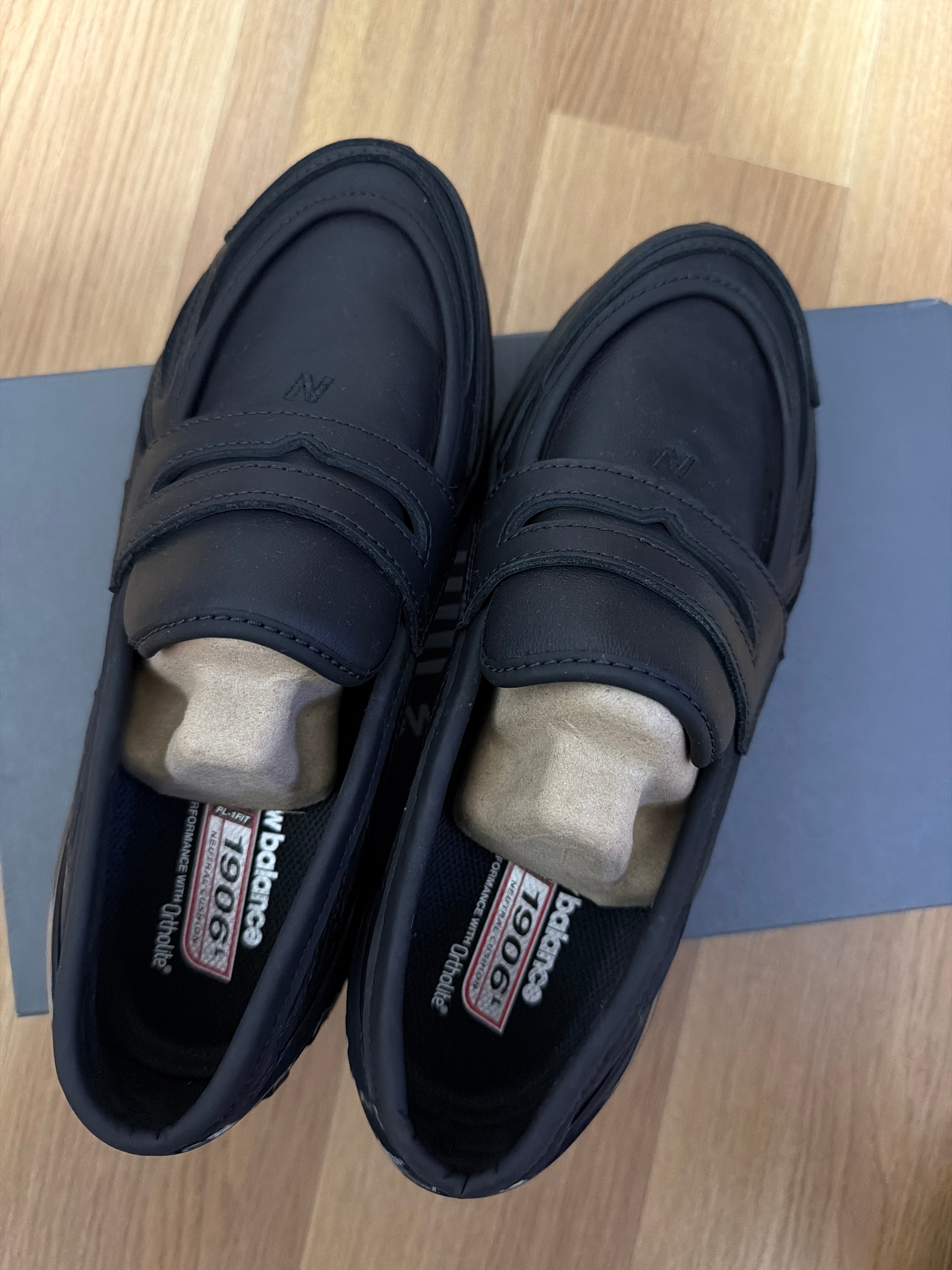 ニューバランス 1906L "トリプルブラック"