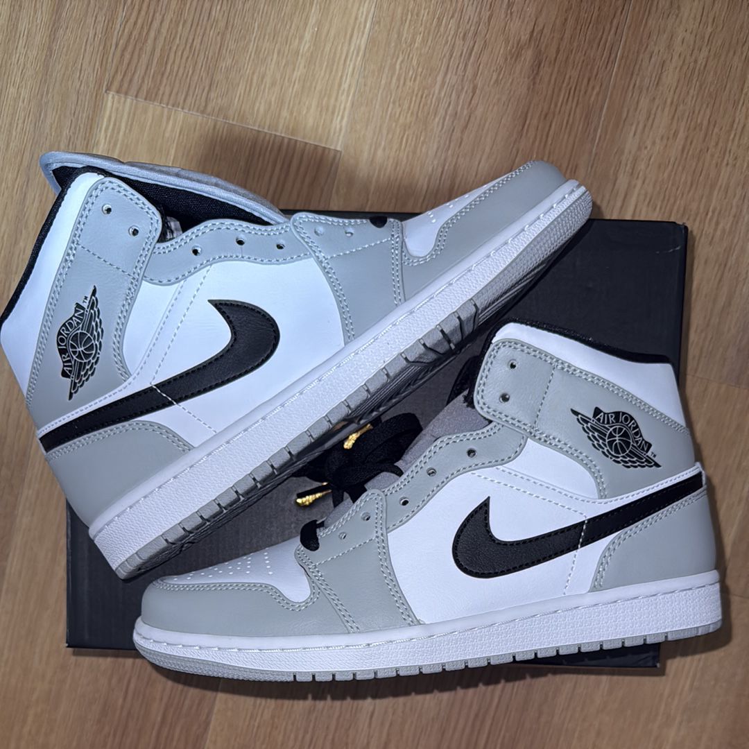 Nike Air Jordan 1 Mid "Light Smoke Grey/White/Black"