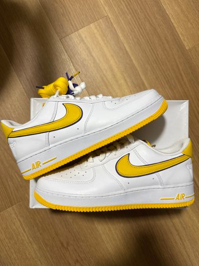 Kobe Bryant × Nike Air Force 1 Low Retro QS "Varsity Maize and Varsity Purple"