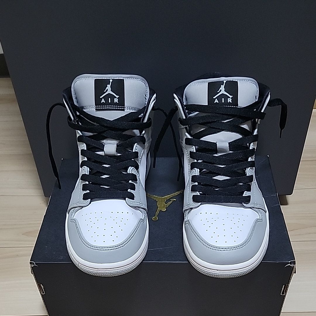 Nike Air Jordan 1 Mid "Light Smoke Grey/White/Black"