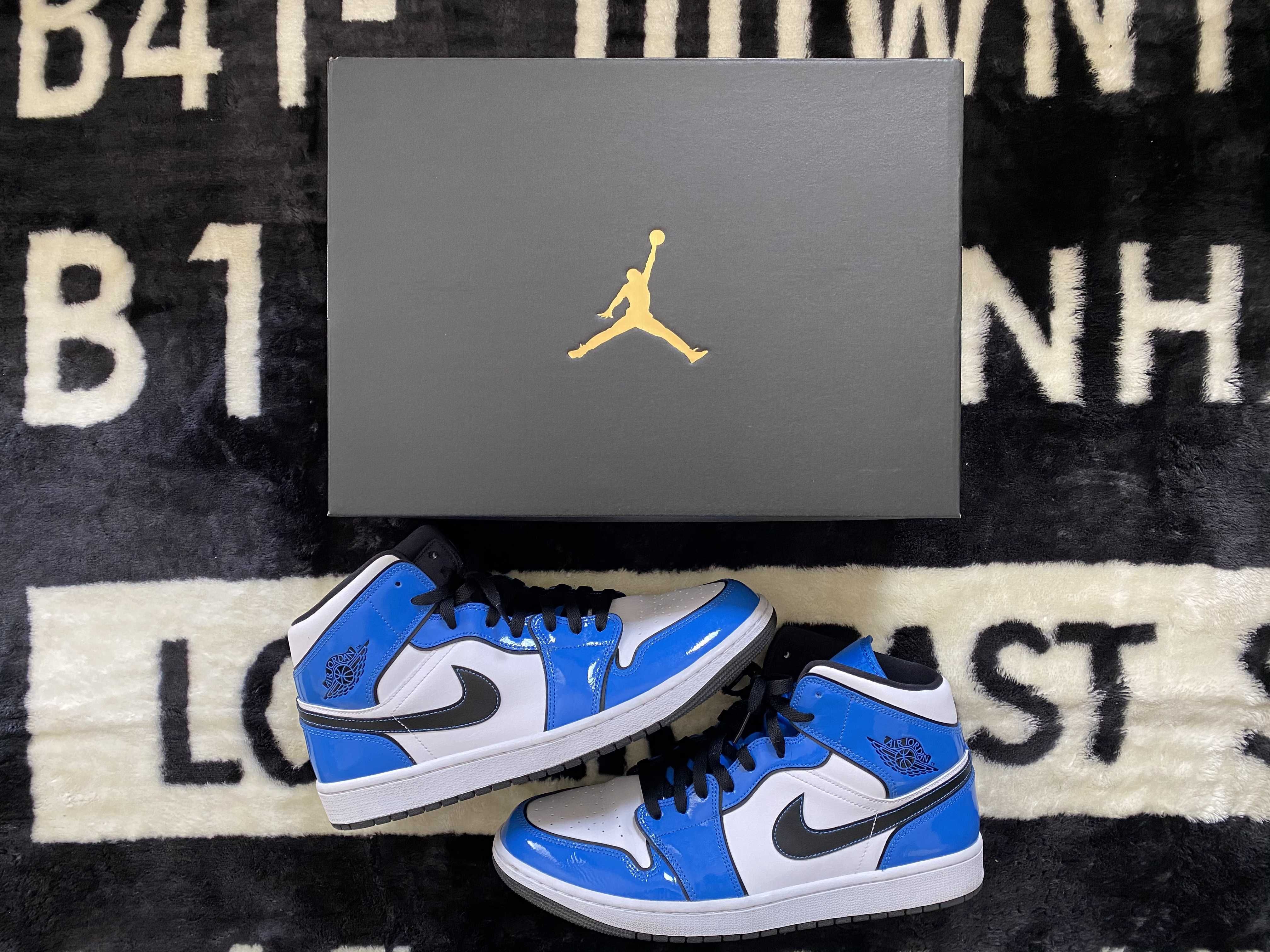 Nike Air Jordan 1 Mid SE "Signal Blue"