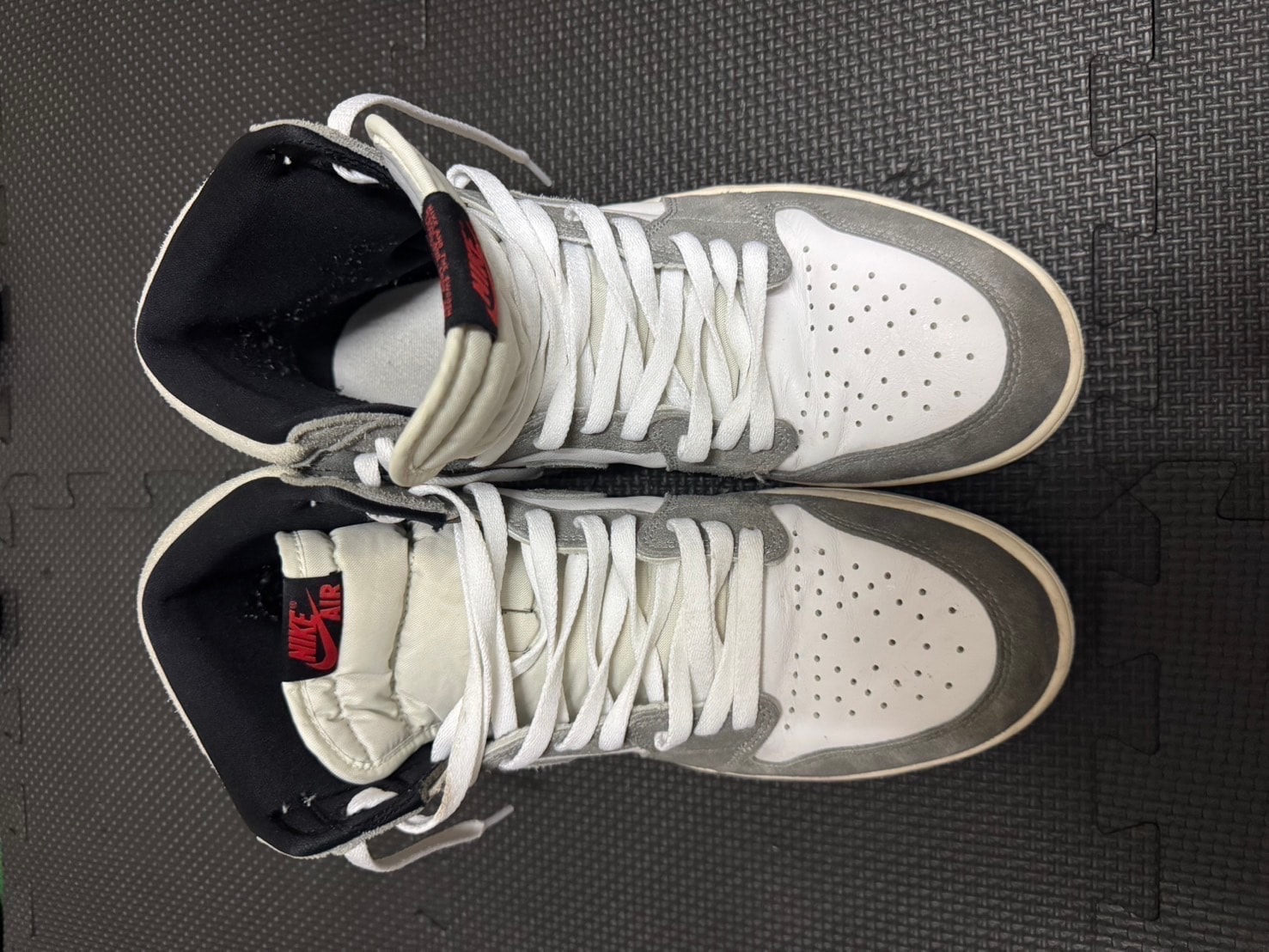 Nike Air Jordan 1 Retro High OG "Black and Smoke Grey"