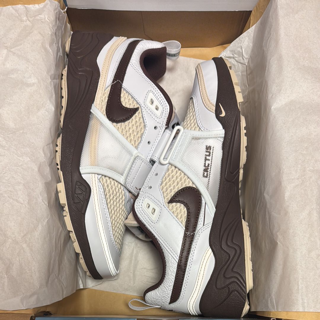 Travis Scott × Nike Zoom Field Jaxx "White and Light Chocolate"