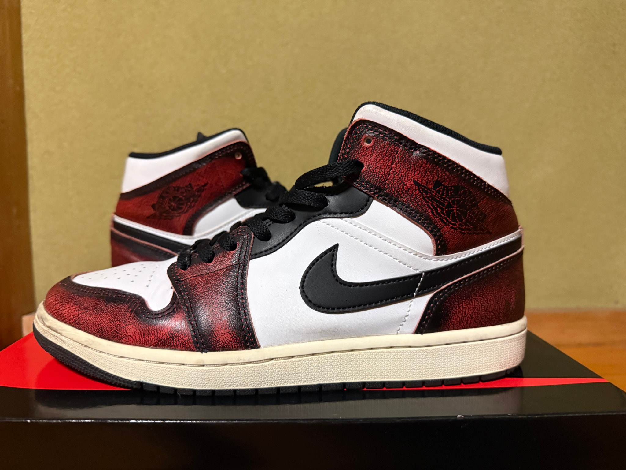 Nike Air Jordan 1 Mid "Wear Away"