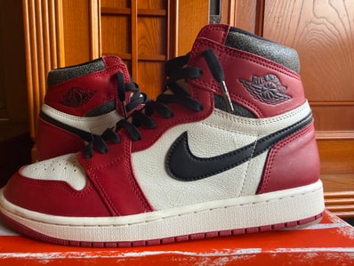 Nike Air Jordan 1 High OG "Lost & Found/Chicago"