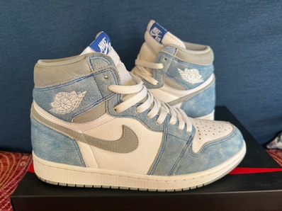 Nike Air Jordan 1 High OG "Hyper Royal"