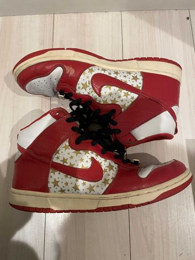 Supreme × Nike SB Dunk High "Red Stars"