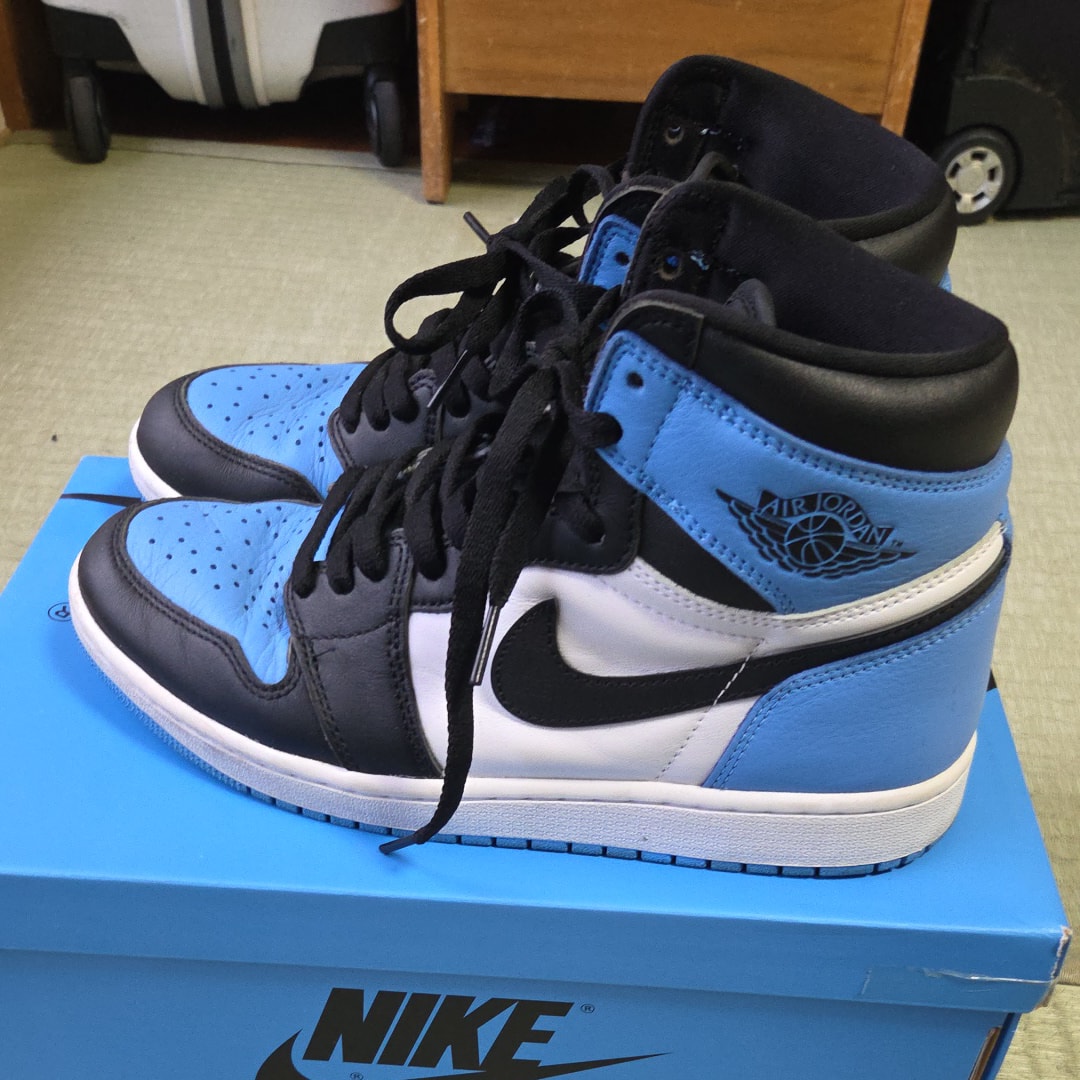 ナイキ エアジョーダン1 レトロ ハイ OG "ユニバーシティブルー/UNCトゥ"