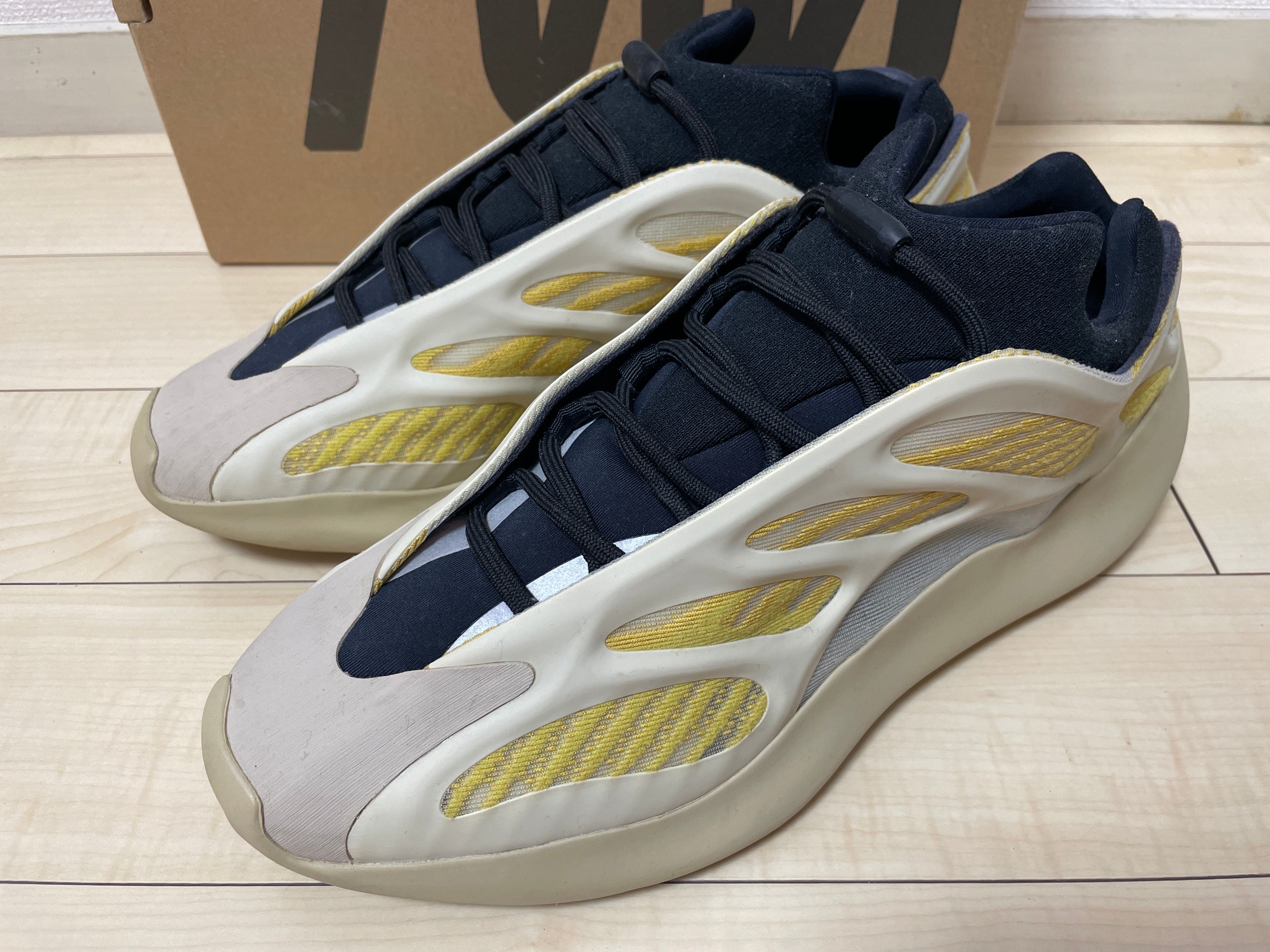 adidas YEEZY 700 V3 "Safflower"