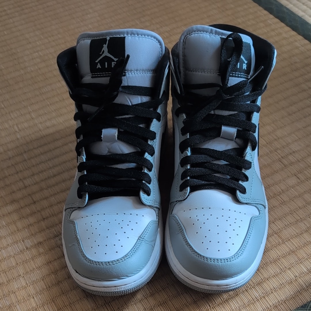 Nike Air Jordan 1 Mid "Light Smoke Grey/White/Black"