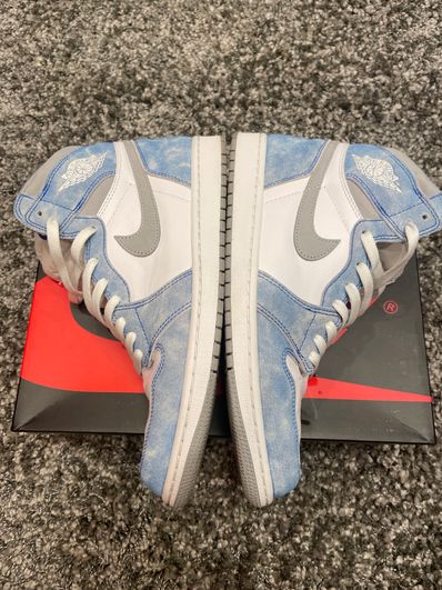 Nike Air Jordan 1 High OG "Hyper Royal"