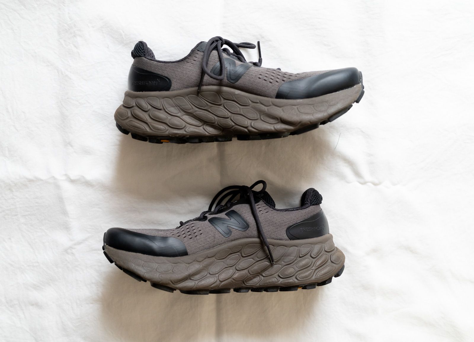 ディストリクトヴィジョン × ニューバランス フレッシュフォーム X モア トレイル "ファルコン"