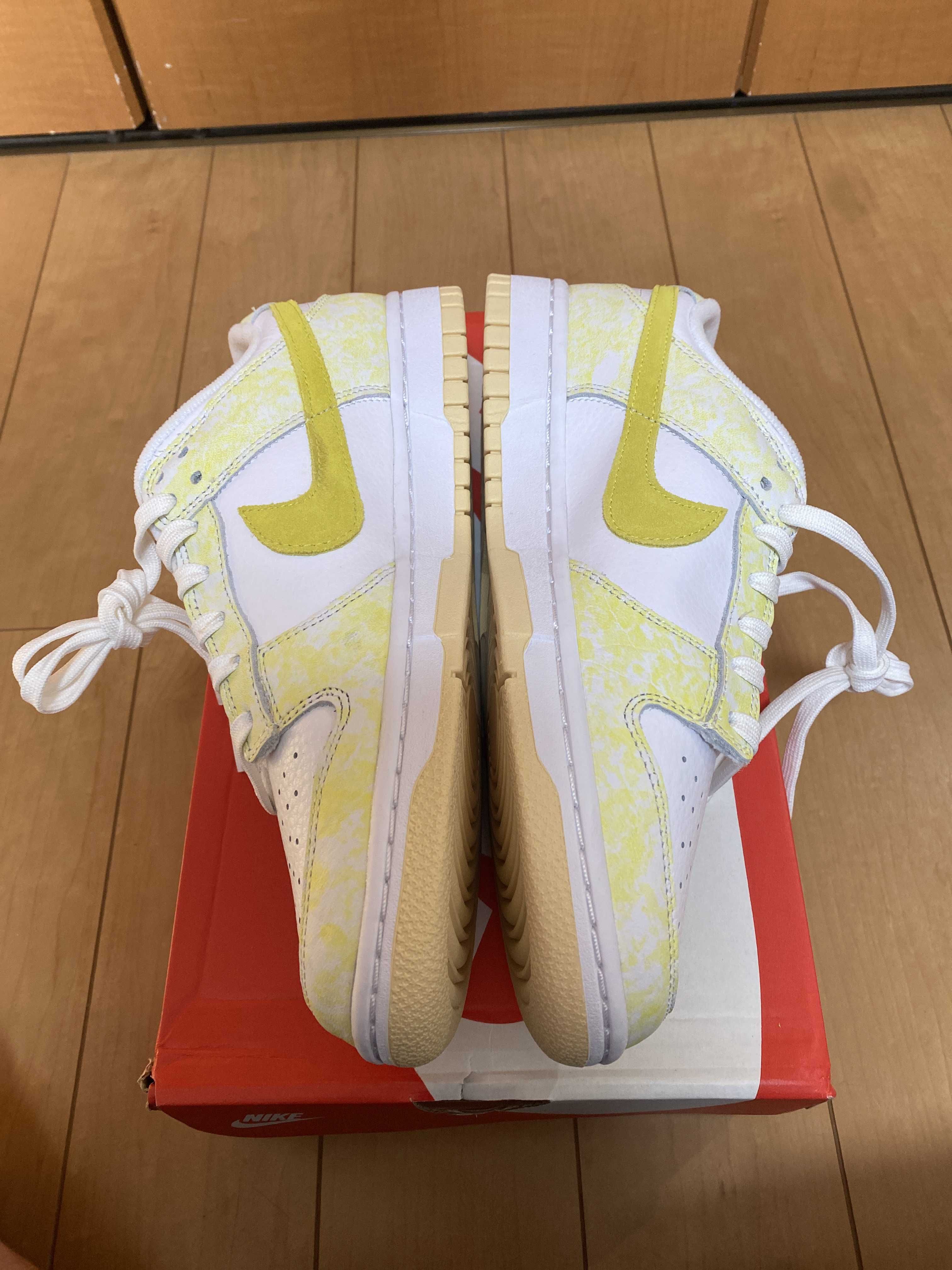 NIKE Women's DUNK LOW "YELLOW STRIKE"
