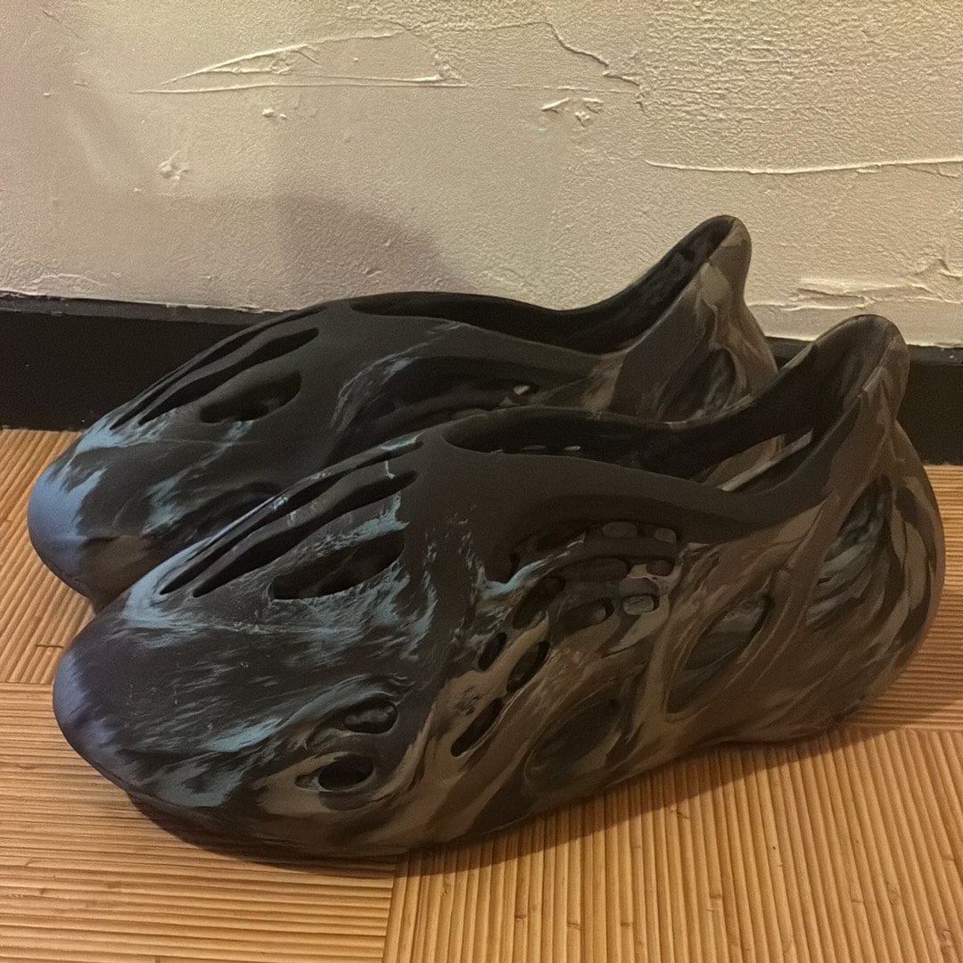 イージー イージー フォームランナー (YEEZY Yeezy Foam Runner) の