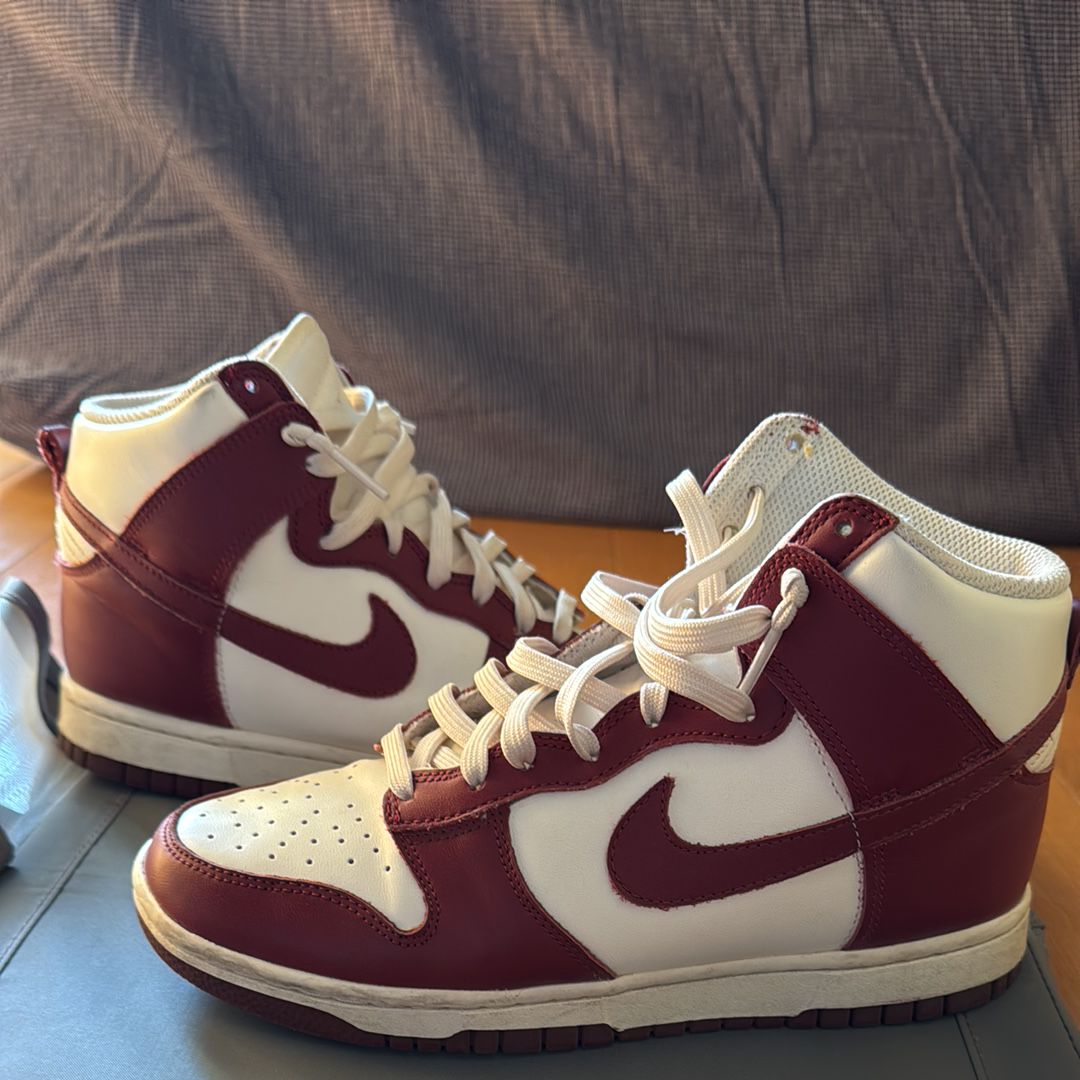 NIKE Women's DUNK HIGH "TEAM RED"