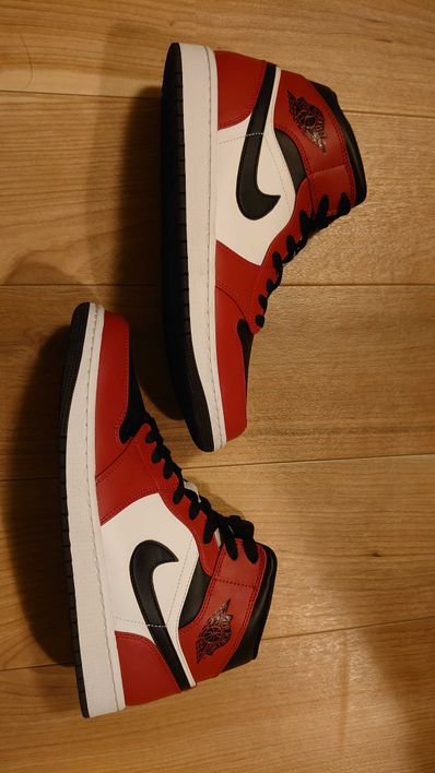 Nike Air Jordan 1 Mid "Chicago Black Toe"