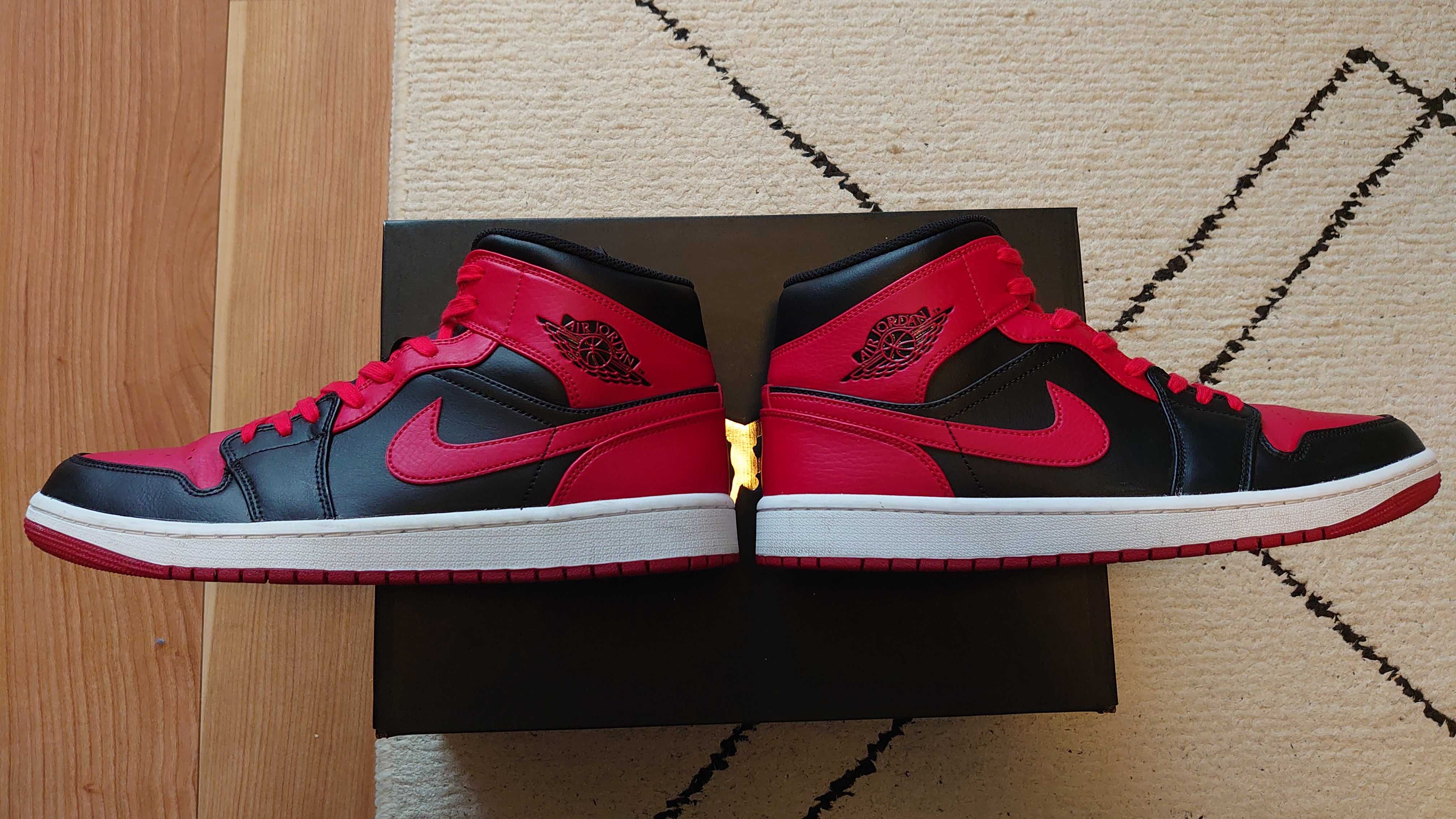 Nike Air Jordan 1 Mid "Bred"