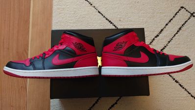 Nike Air Jordan 1 Mid "Bred"