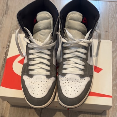 Nike Air Jordan 1 Retro High OG "Black and Smoke Grey"