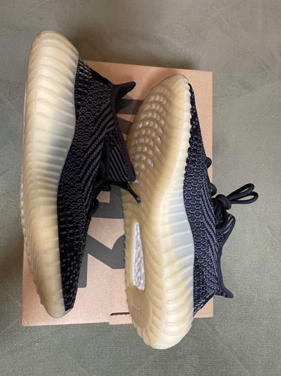 adidas YEEZY Boost 350V2 "Carbon"