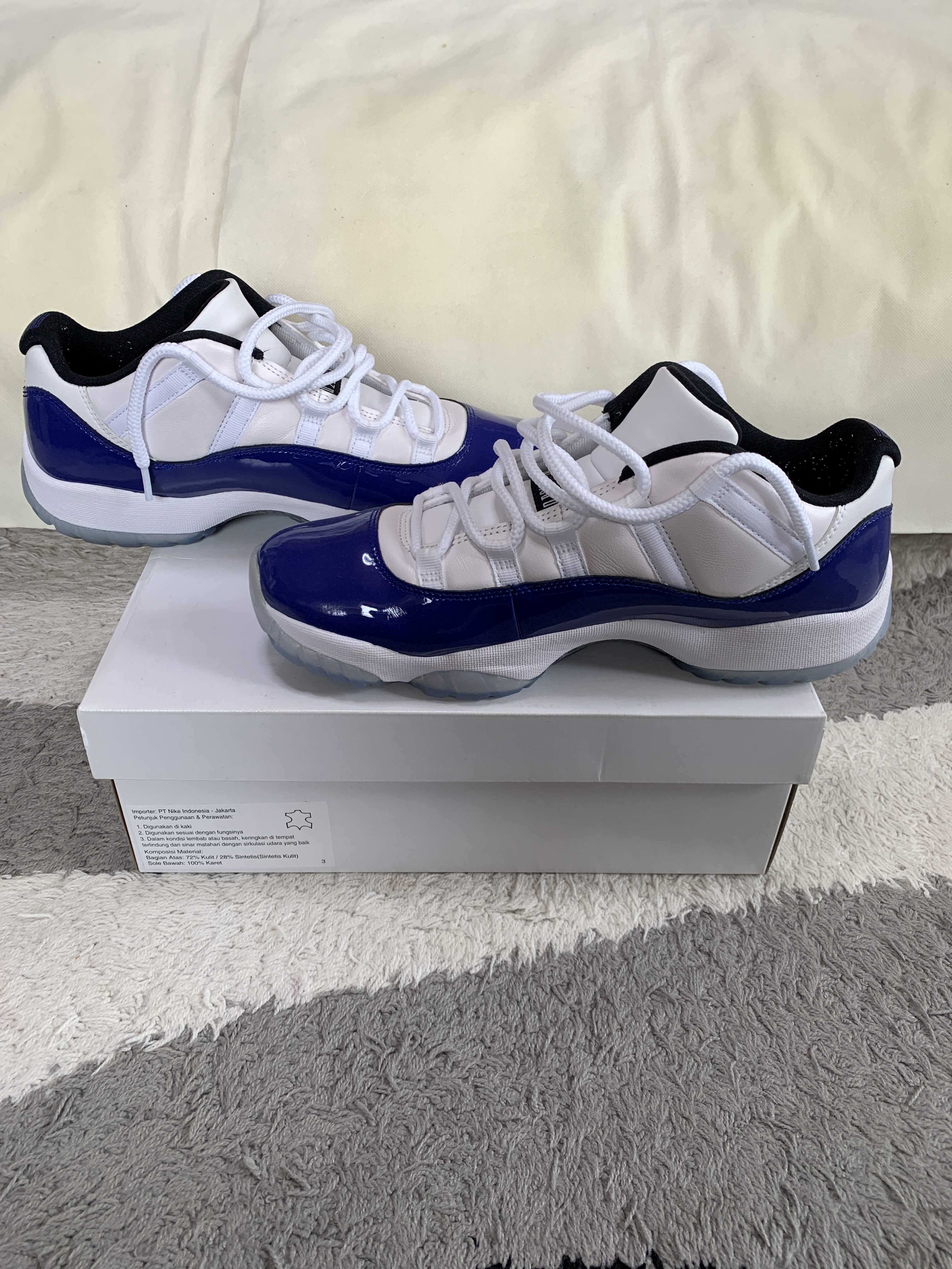  NIKE Women's AIR JORDAN 11 LOW "CONCORD SKETCH"