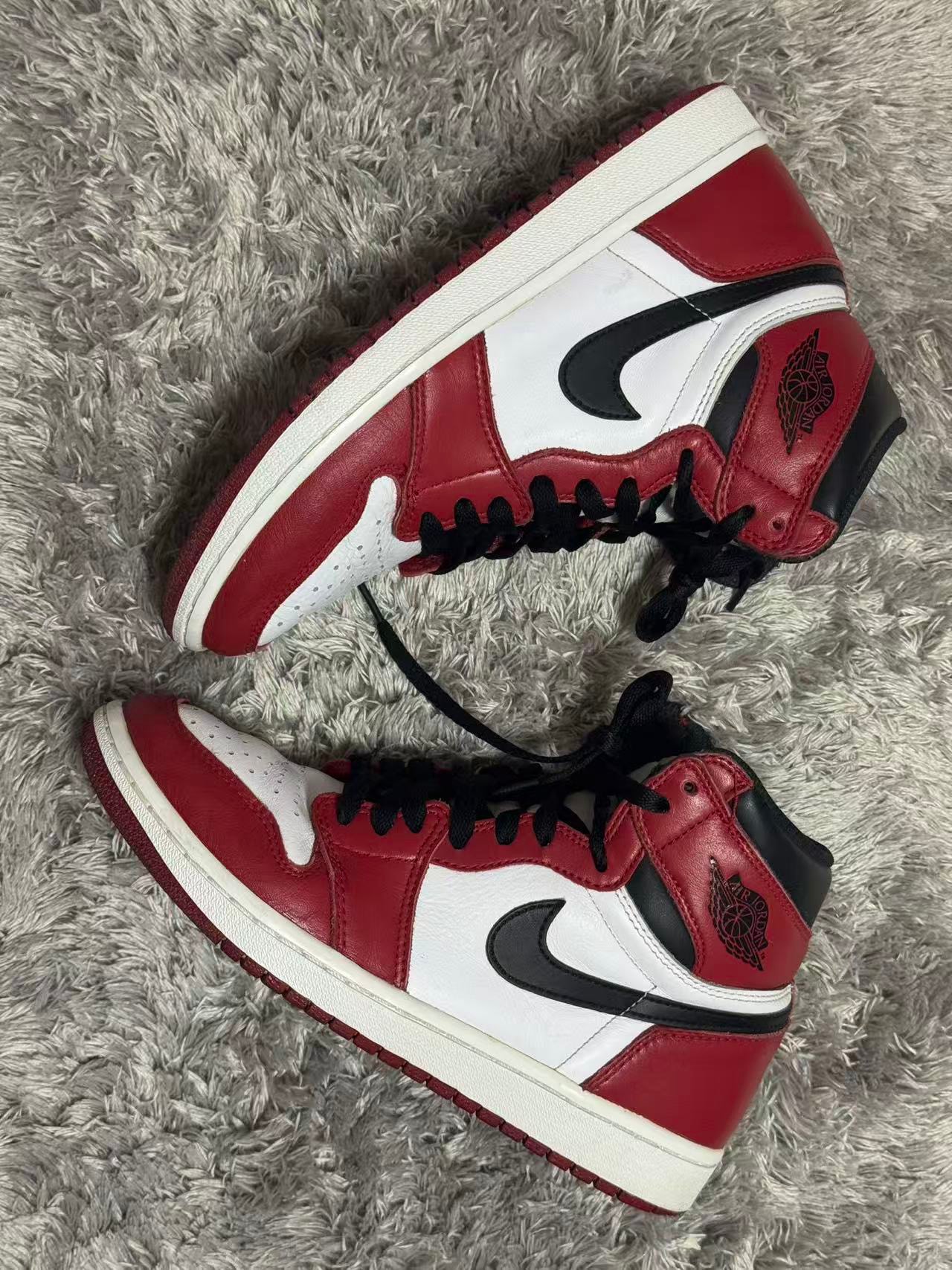 Nike Air Jordan 1 Retro High "Chicago" (2015)